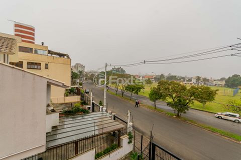 Image 14 - 884374