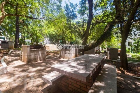 Image 14 - 884377