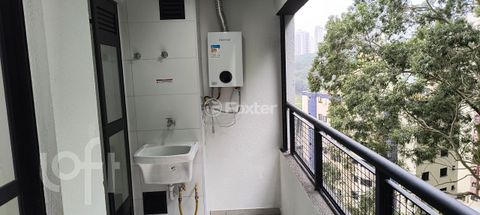 Image 1 - 884380