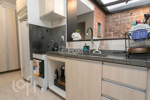 Image 7 - 884385