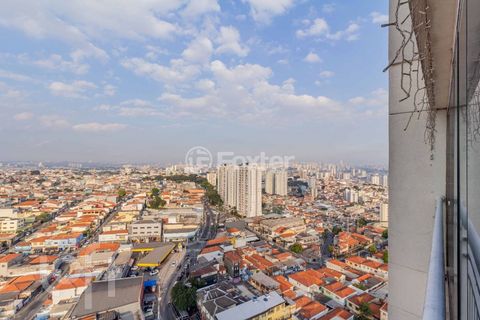 Image 17 - 884395