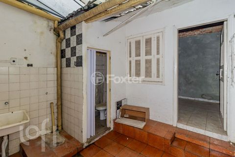 Image 8 - 884396