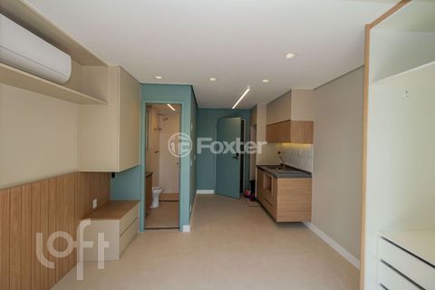 Image 7 - 884409