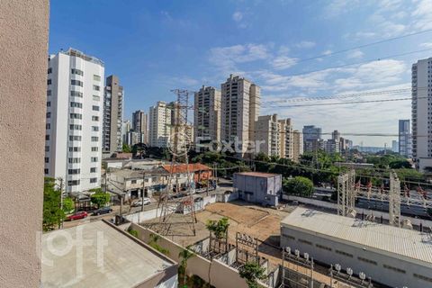 Image 17 - 884409