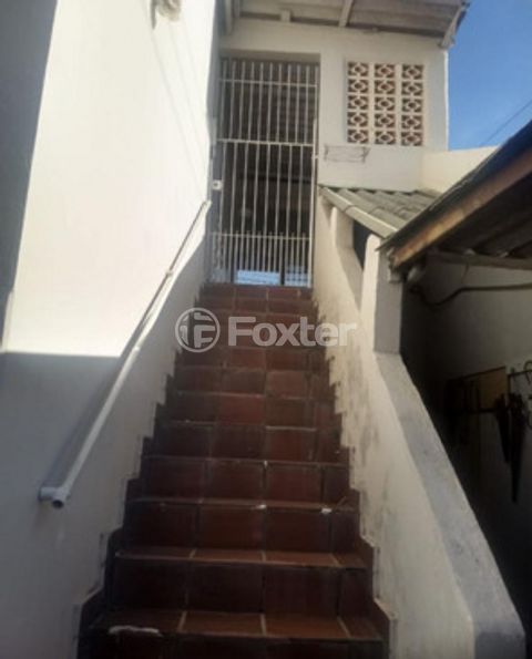 Image 8 - 884428