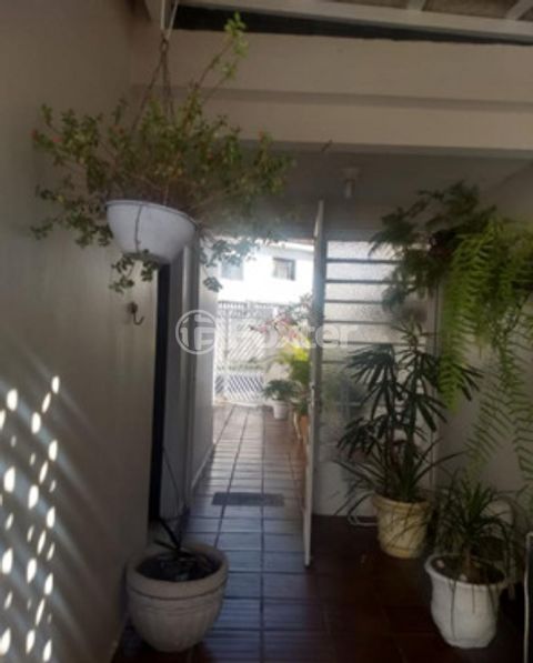 Image 7 - 884428
