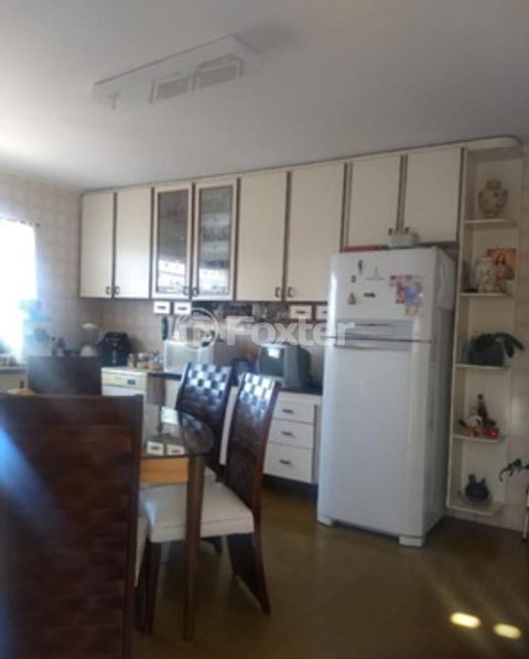 Image 6 - 884428