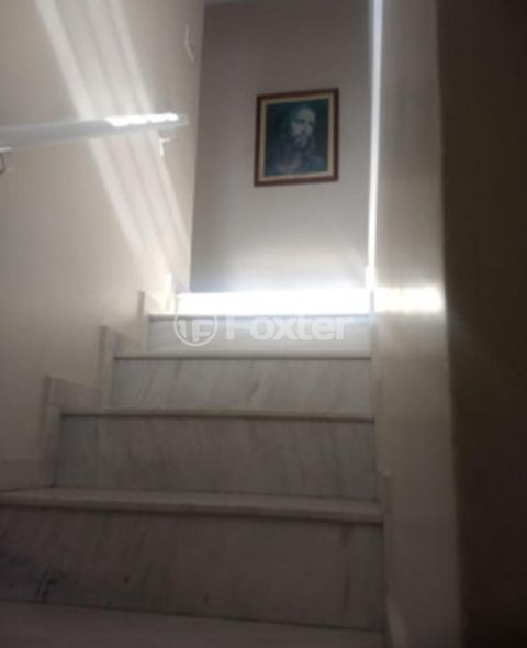 Image 9 - 884428
