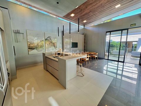 Image 7 - 884430