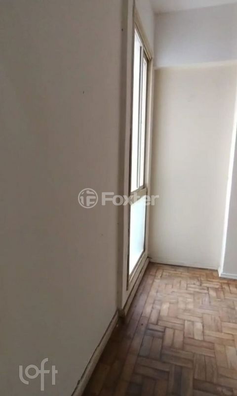 Image 10 - 884436