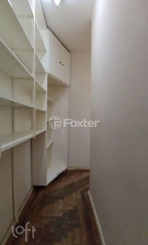 Image 6 - 884436
