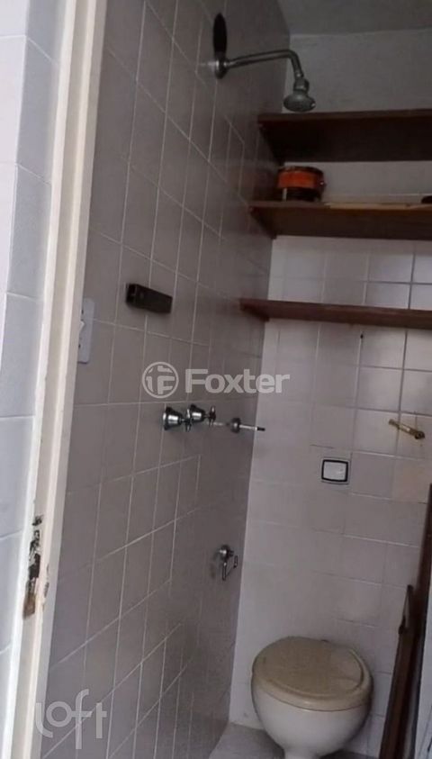 Image 4 - 884436
