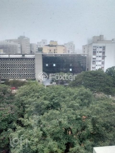 Image 16 - 884437