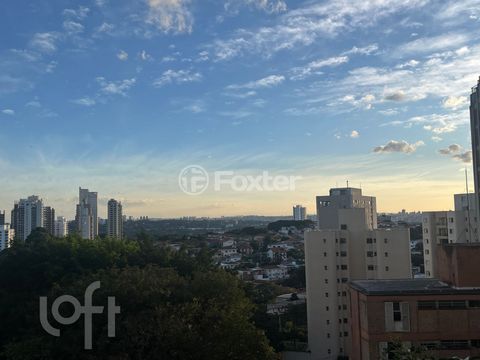 Image 10 - 884438