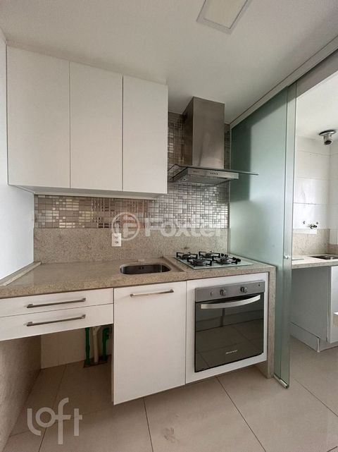 Image 7 - 884450