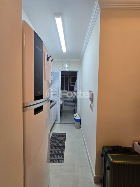 Image 2 - 884459