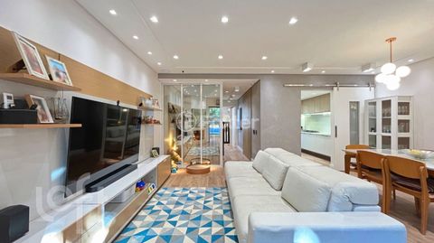 Image 8 - 884474