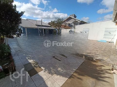 Image 4 - 884476