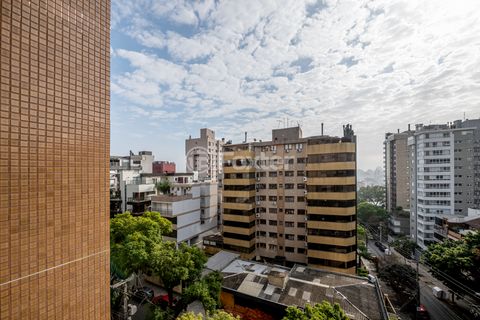 Image 18 - 884485