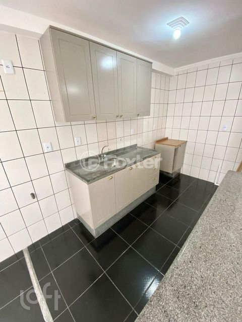 Image 4 - 884488