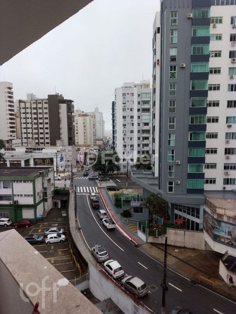 Image 17 - 884506