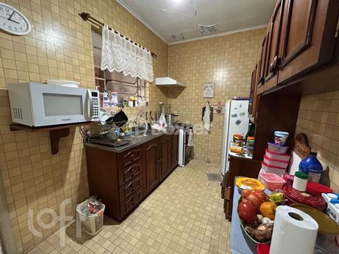 Image 10 - 884507