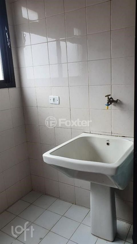 Image 5 - 884514