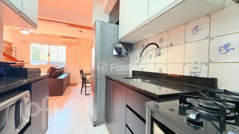 Image 8 - 884517