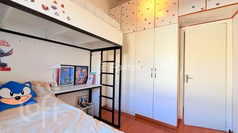 Image 18 - 884517