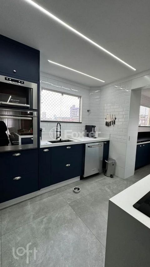 Image 5 - 884519