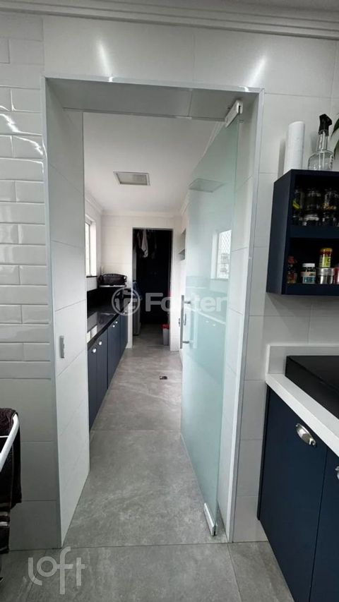 Image 8 - 884519
