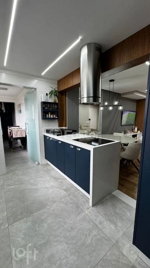 Image 4 - 884519