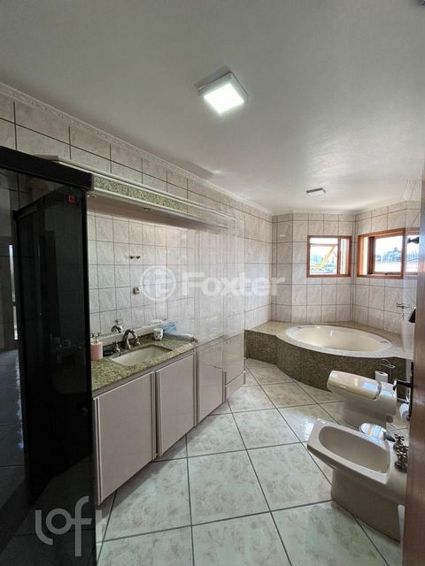 Image 7 - 884520