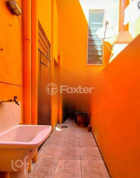 Image 9 - 884530