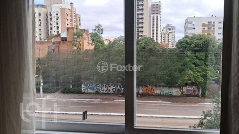 Image 9 - 884538