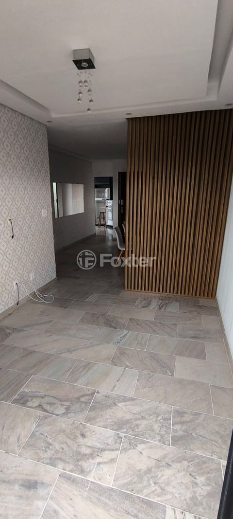 Image 5 - 884540