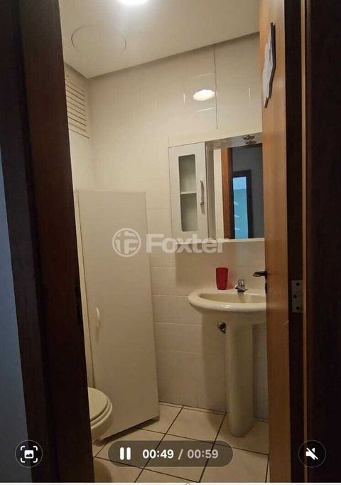 Image 6 - 884542