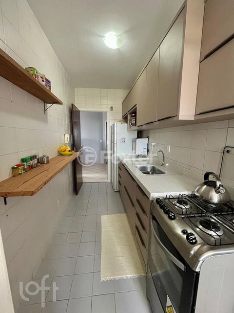 Image 4 - 884550
