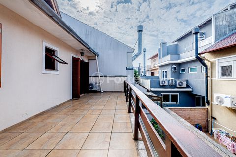 Image 19 - 884552