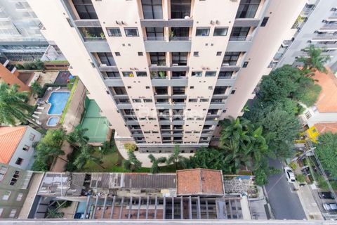 Image 5 - 884554