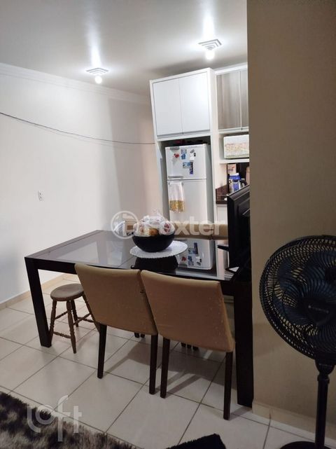 Image 3 - 884556