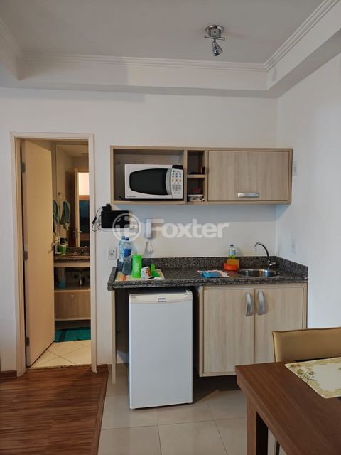 Image 7 - 884565
