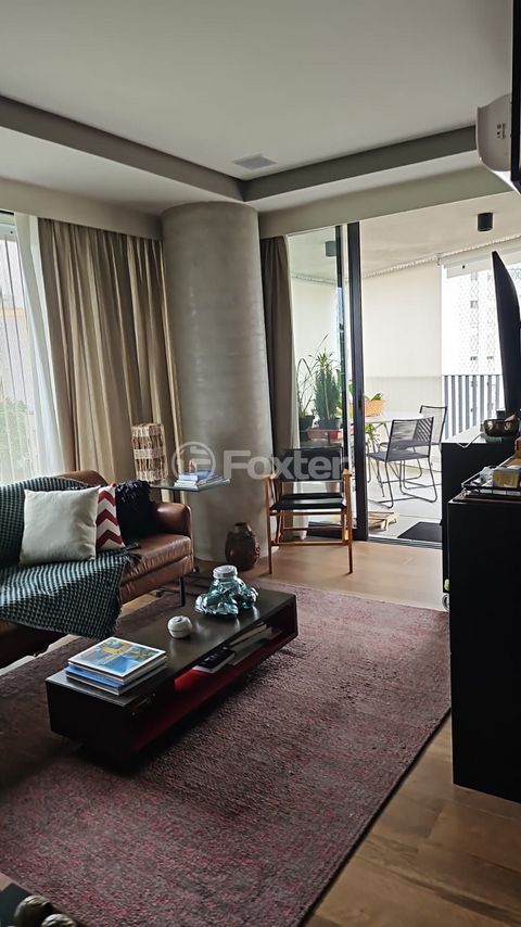 Image 2 - 884573