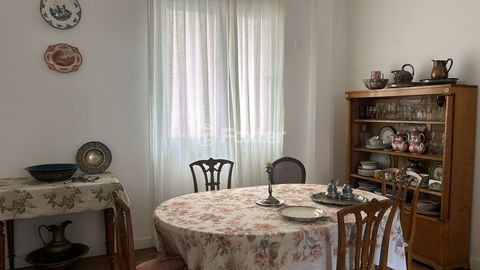 Image 4 - 884575