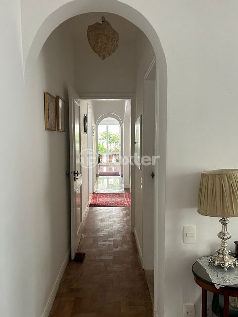 Image 7 - 884575