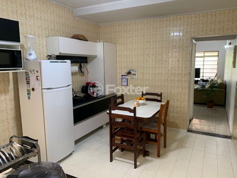 Image 9 - 884582