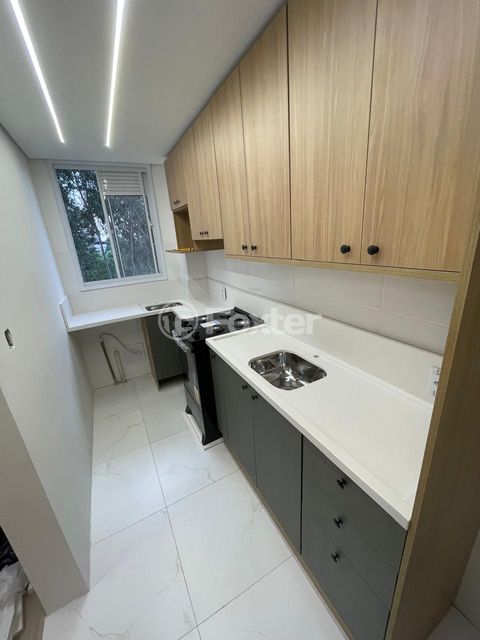 Image 2 - 884594