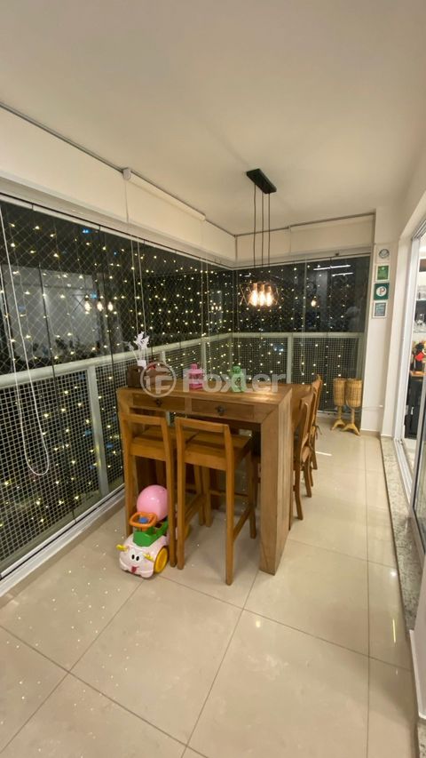 Image 7 - 884620