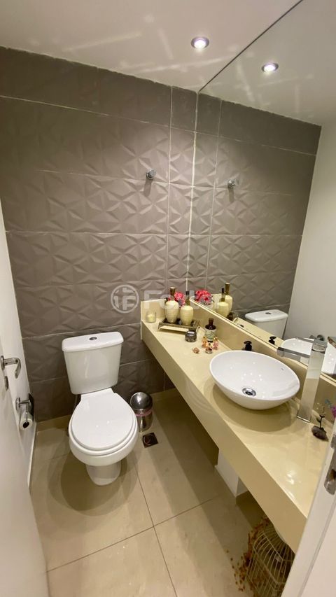 Image 8 - 884620