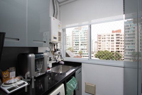 Image 9 - 884623